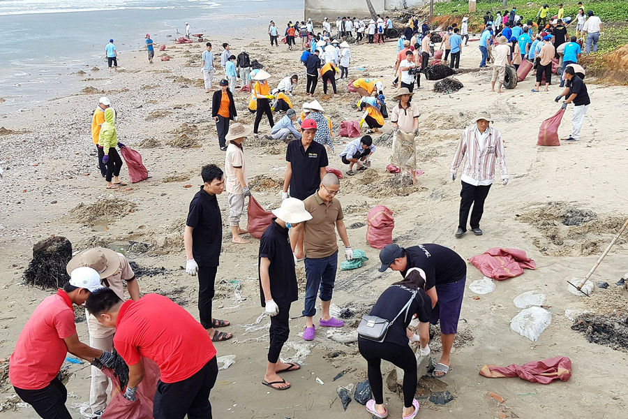 Môi trường trong lành cho các làng chài du lịch ven biển