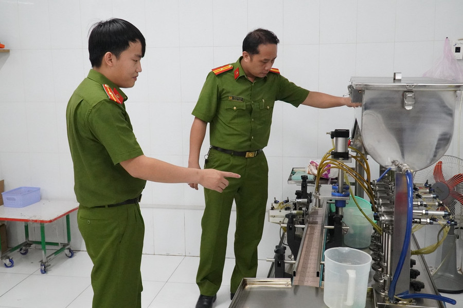 Tây Ninh triệt phá đường dây sản xuất dầu gió Eagle Brand giả quy mô lớn