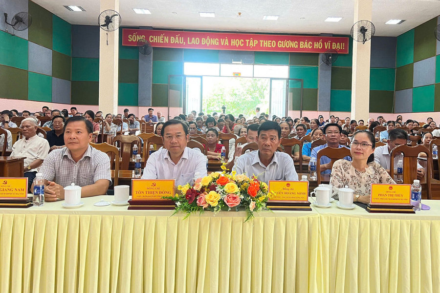 Cử tri xã Đạ Tẻh kiến nghị sớm hoàn thiện các công trình hạ tầng