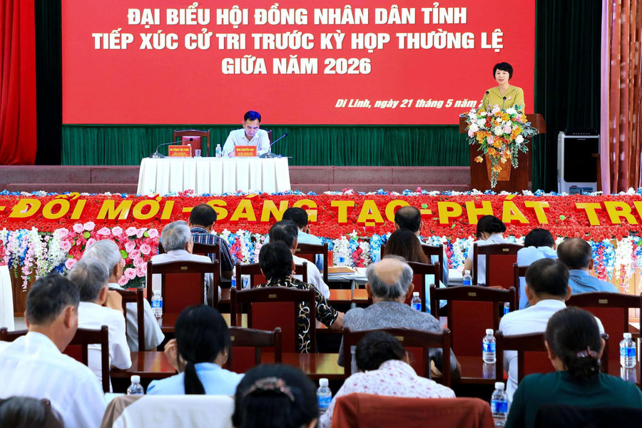 Phó Bí thư Tỉnh ủy, Chủ tịch Ủy ban MTTQ Việt Nam tỉnh Lâm Đồng Phạm Thị Phúc tiếp xúc cử tri xã Di Linh