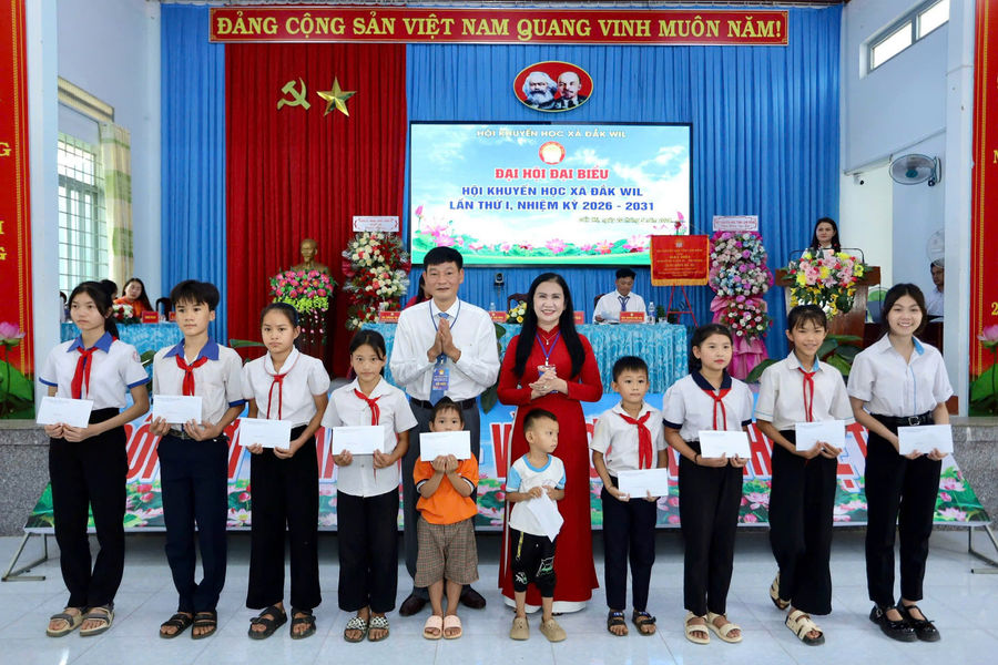 Lâm Đồng phát huy vai trò “cầu nối” trong phong trào khuyến học, khuyến tài