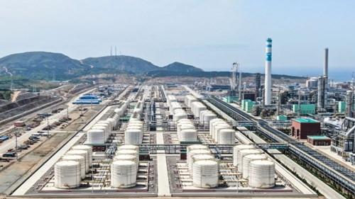 Sản lượng lọc dầu Trung Quốc chạm mức thấp nhất trong gần 4 năm