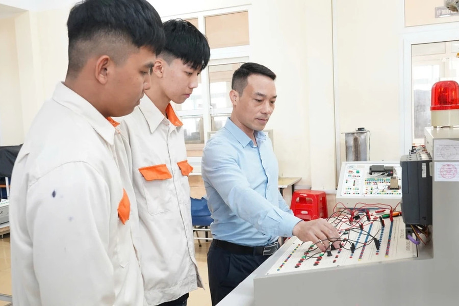 Quy định hợp đồng lao động đối với giảng viên đồng cơ hữu