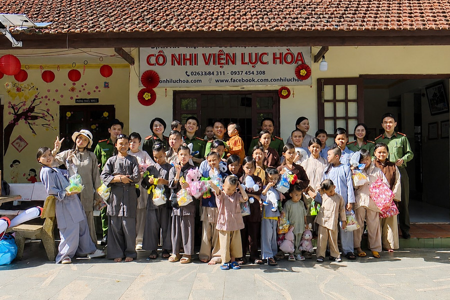 Tuổi trẻ Công an tỉnh Lâm Đồng mang yêu thương đến Cô nhi viện Lục Hòa