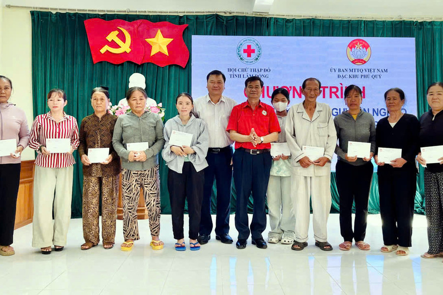 Trao 20 mô hình sinh kế cho ngư dân khó khăn tại Đặc khu Phú Quý