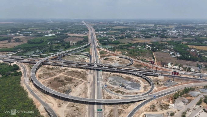 Thông xe tạm nút giao Long Thành: Kết nối hai cao tốc từ tối 24/5