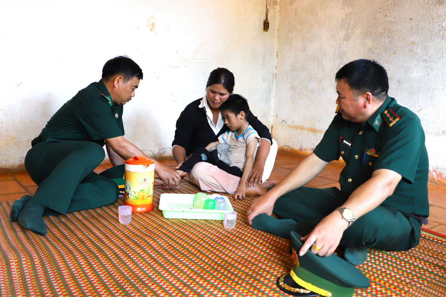 Khi bộ đội biên phòng là điểm tựa của đồng bào