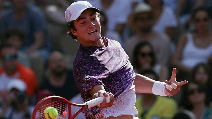 Roland Garros: Thần đồng Joao Fonseca thắng thuyết phục, hạt giống số 7 Taylor Fritz bị loại sớm