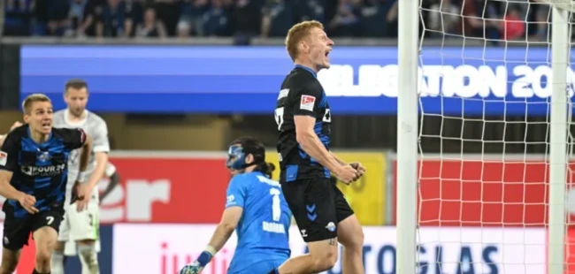 Paderborn trở lại Bundesliga sau chiến thắng nghẹt thở 2-1 trước Wolfsburg