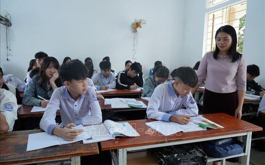 Học tại thôn đặc biệt khó khăn khác có được hỗ trợ chi phí học tập?