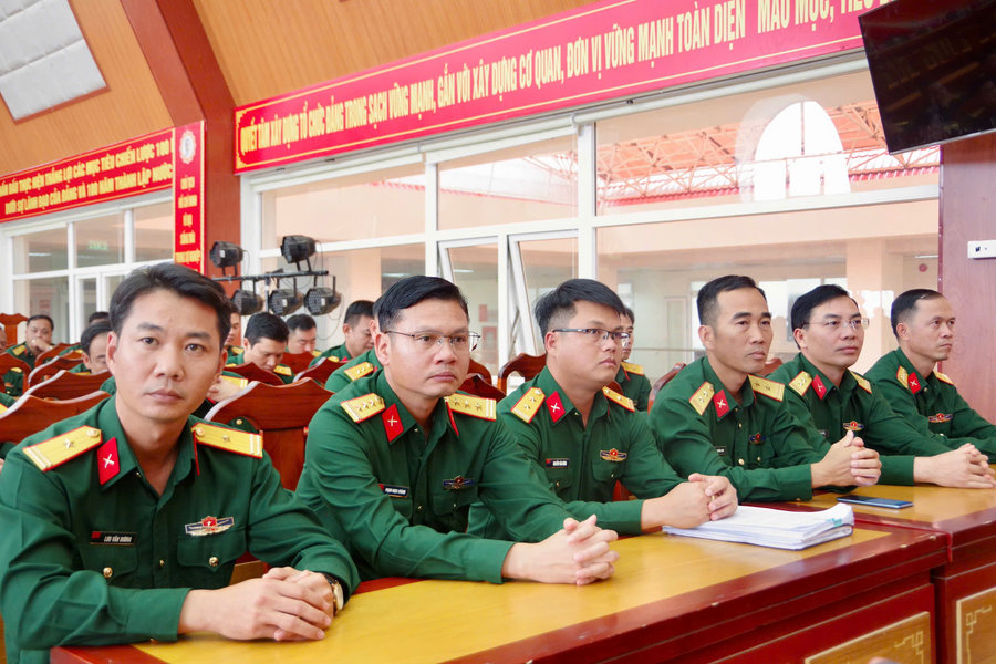 Gặp gỡ cán bộ Ban Chỉ huy PTKV trước khi tổ chức lại lực lượng