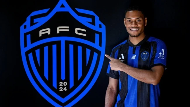 Hà Nội FC tiến gần thỏa thuận chiêu mộ trung vệ Daniel Hall từ giải Vô địch Australia