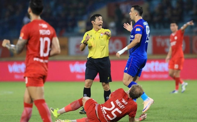 VPF thừa nhận sai sót của trọng tài: Bước ngoặt minh bạch tại V-League