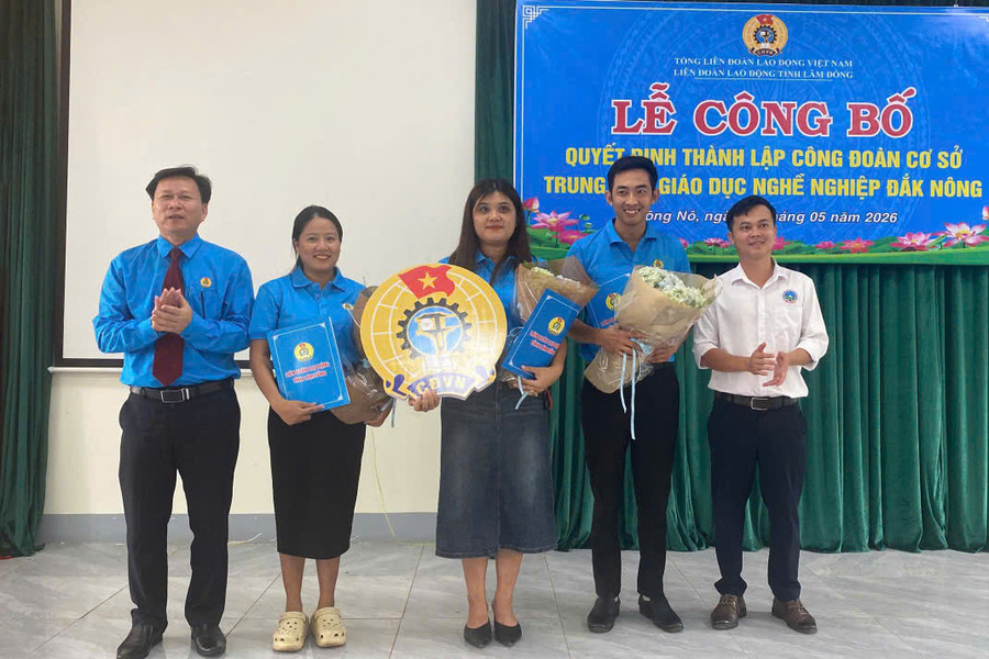 Liên đoàn Lao động tỉnh Lâm Đồng công bố quyết định thành lập công đoàn cơ sở