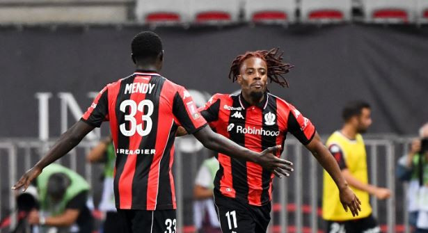 Nice hủy diệt Saint-Etienne 4-1: Elye Wahi rực sáng ngày trụ hạng thành công