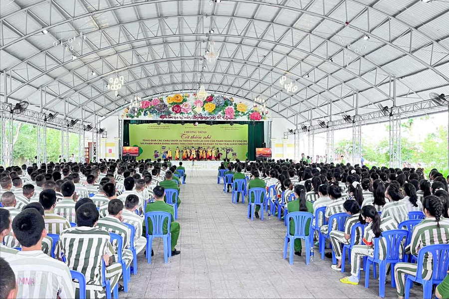 Tết Thiếu nhi cho con phạm nhân đang ở cùng mẹ tại Trại giam Thủ Đức