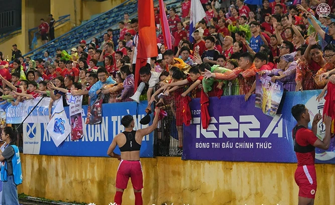 CAHN hướng tới kỷ lục 64 điểm trong ngày nâng cúp V-League 2025/26