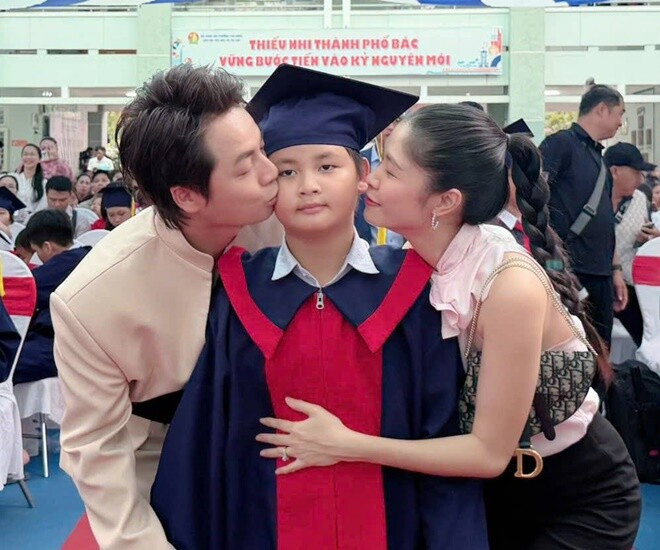 Con trai ca sĩ Đăng Khôi và ái nữ NSND Trịnh Kim Chi rạng rỡ tốt nghiệp tiểu học