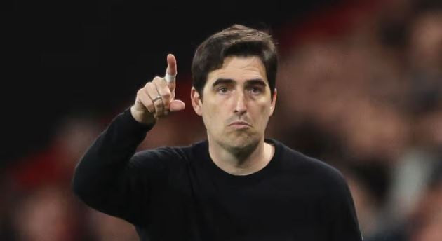 Liverpool sa thải Arne Slot: Canh bạc mạo hiểm với triết lý của Andoni Iraola