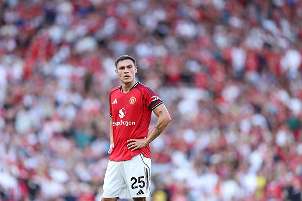 Manchester United và bài học 50 triệu bảng từ thương vụ Manuel Ugarte