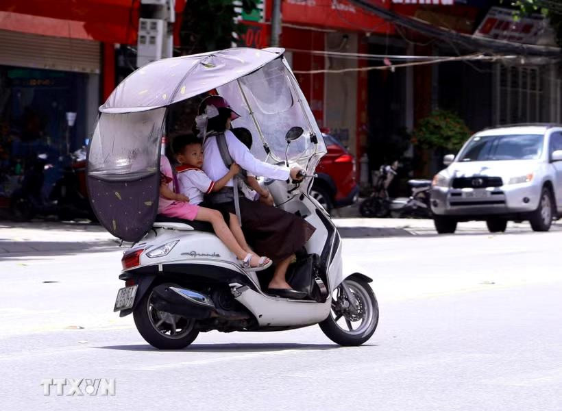 Thời tiết ngày 2/6: Bắc và Trung Bộ nắng nóng gay gắt, Nam Bộ mưa to đến rất to