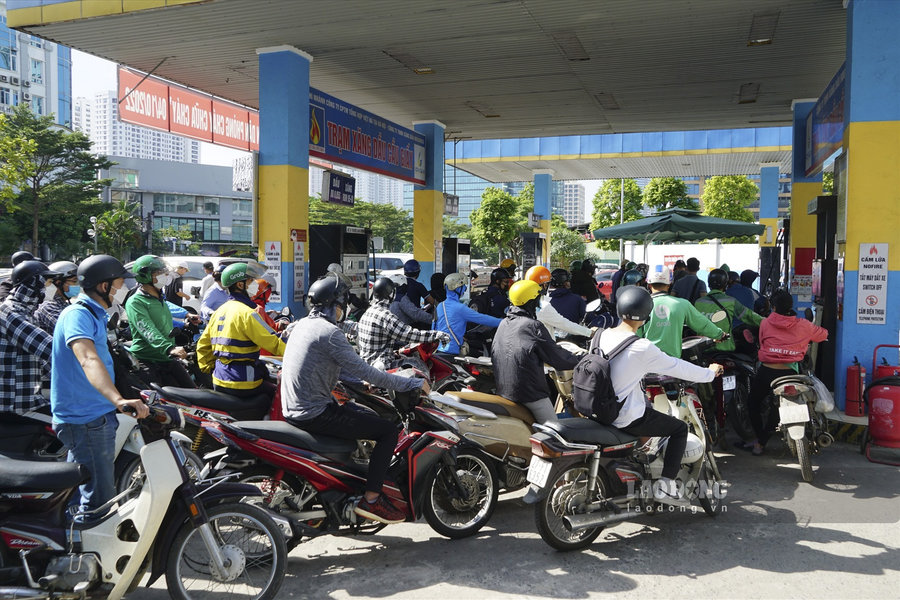 Cập nhật giá xăng dầu hôm nay 5/6/2026: Xăng E10 dưới 23.000 đ/lít, dầu thô giảm 3%