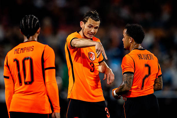 Hà Lan thua sốc 0-1 trước Algeria: Nỗi lo dứt điểm của Ronald Koeman tại Rotterdam