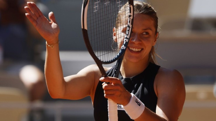 Maja Chwalinska vào bán kết Roland Garros 2026 sau sự cố thiếu tiền khách sạn