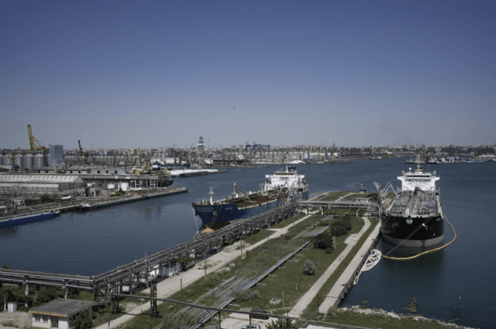 Romania sơ tán cảng Constanta sau vụ nổ máy bay không người lái tại Biển Đen