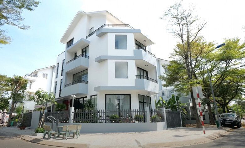Ninh Dương Lan Ngọc báo hiếu mẹ biệt thự 2 mặt tiền: Chân dung người phụ nữ bản lĩnh đứng sau 'ngọc nữ'