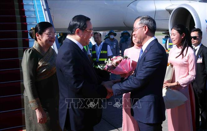 Thủ tướng Lào đến Hà Nội, bắt đầu thăm chính thức Việt Nam và dự AFF 2026