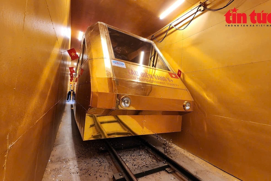 Hà Nội: Cận cảnh tàu điện không người lái dát vàng và giải pháp xây metro giá rẻ