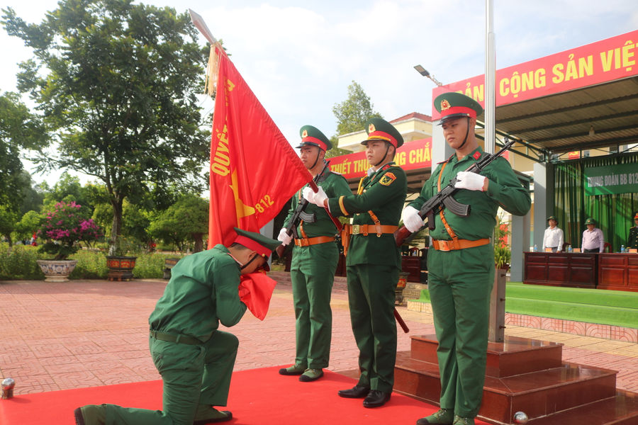 Trung đoàn Bộ binh 812 tổ chức Lễ tuyên thệ chiến sĩ mới năm 2026