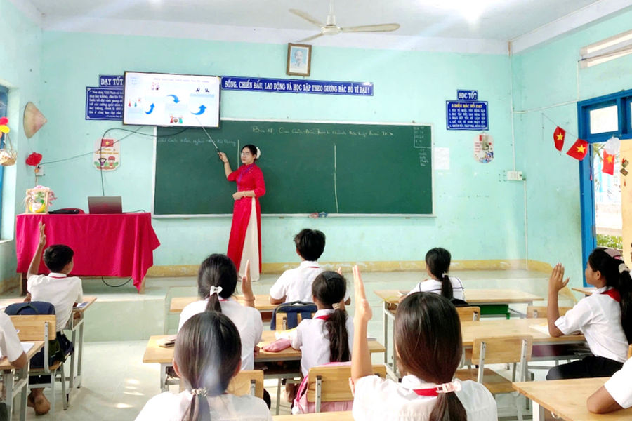 Khi “Bình dân học vụ số” lan tỏa từ trường học