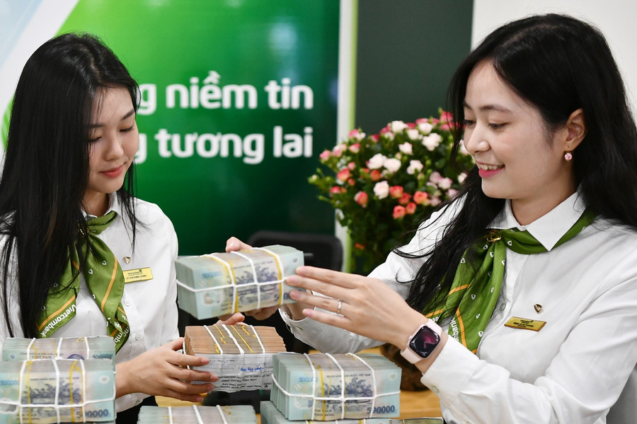 Lãi suất ngân hàng hôm nay 10/6: Nhóm Big4 niêm yết cao nhất 6,8% mỗi năm