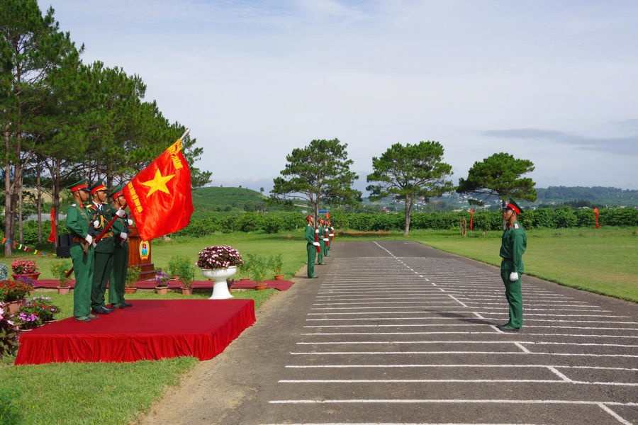 135 chiến sĩ mới Trung đoàn Bộ binh 994B tuyên thệ