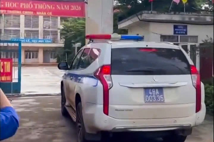 CSGT Lâm Đồng hỗ trợ thí sinh vượt 40 km lấy giấy tờ dự thi