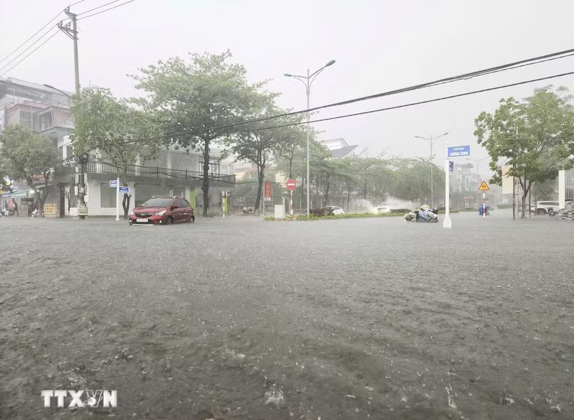 Thời tiết ngày 12/6: Cao nguyên Trung Bộ và Nam Bộ tiếp diễn mưa lớn cục bộ