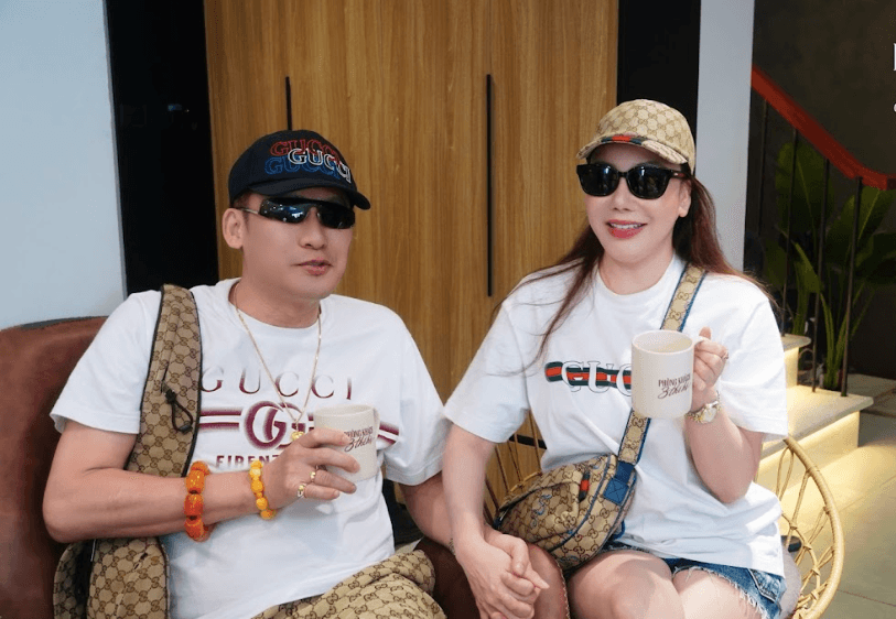 Ca sĩ Hồ Quỳnh Hương và ông xã doanh nhân xuất hiện tại buổi tập nhạc ở Hà Nội