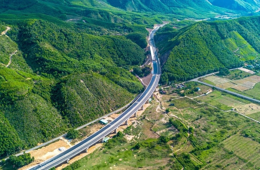 Cao tốc La Sơn - Hòa Liên mở rộng lên 4 làn xe: Hoàn thiện 95% khối lượng