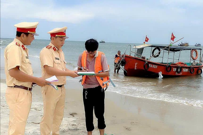 Lâm Đồng tăng cường quản lý phương tiện thủy mùa cao điểm du lịch biển