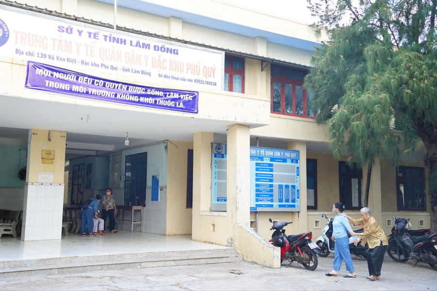 Người dân Phú Quý vơi nỗi lo khám, chữa bệnh