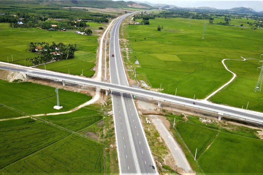 13 tuyến cao tốc Bắc - Nam phía Đông chuẩn bị thu phí: Mức cao nhất 1.300 đồng/km