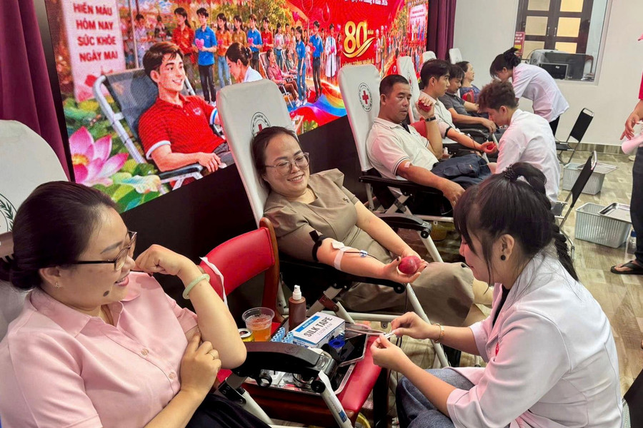 Cán bộ, nhân viên, người dân xã Đơn Dương hiến 201 đơn vị máu