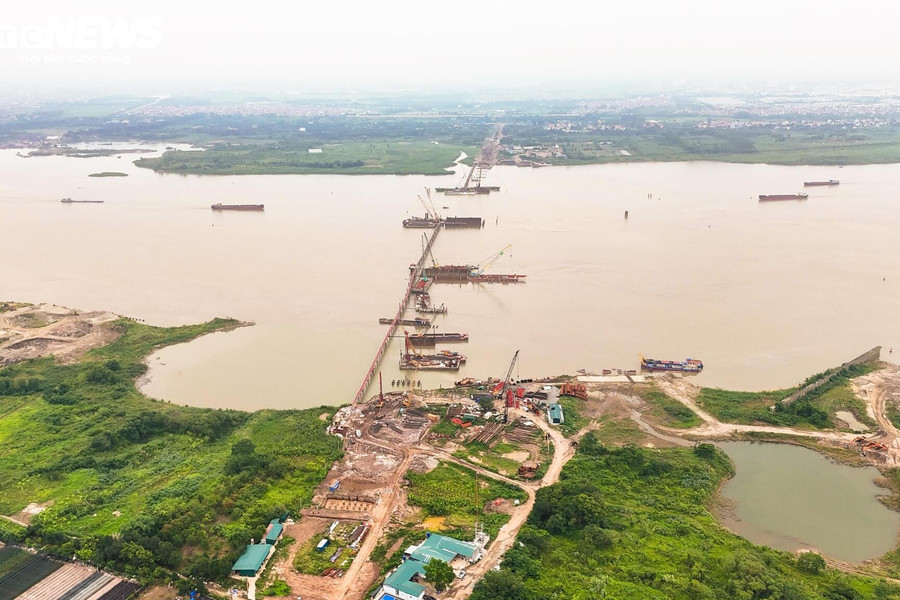 Dự án cầu Thượng Cát hơn 7.300 tỷ đồng: Đẩy nhanh thi công ba trụ tháp chính qua sông Hồng