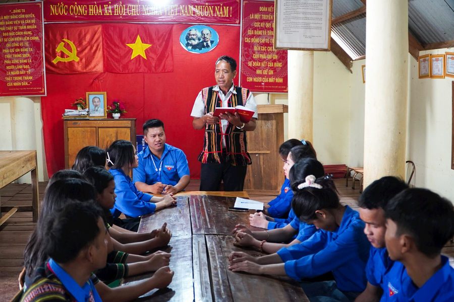 Nâng cao chất lượng chi bộ thôn, bon trong giai đoạn mới