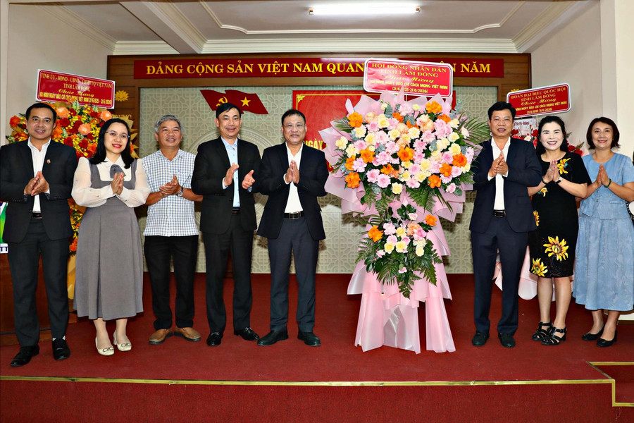 Chủ tịch HĐND tỉnh Lưu Văn Trung thăm, chúc mừng Báo và Phát thanh, Truyền hình Lâm Đồng nhân ngày 21/6