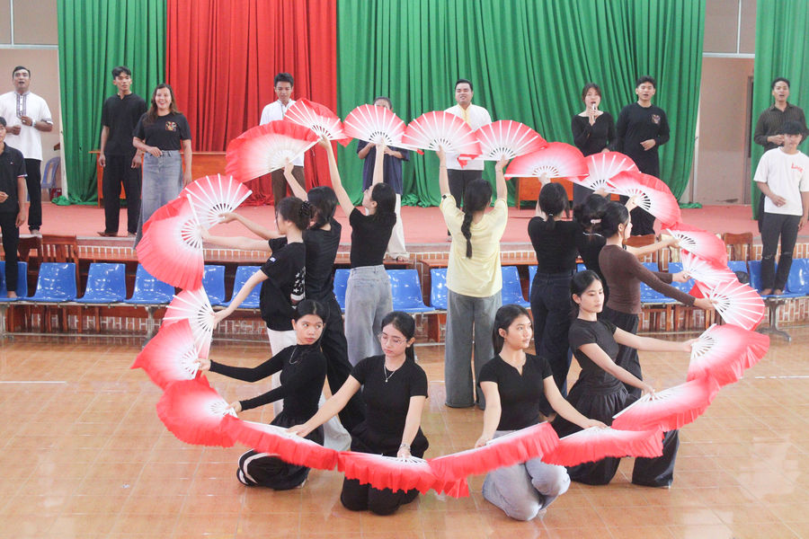 Mang sắc màu đồng bào Chăm Lâm Đồng đến Khánh Hòa
