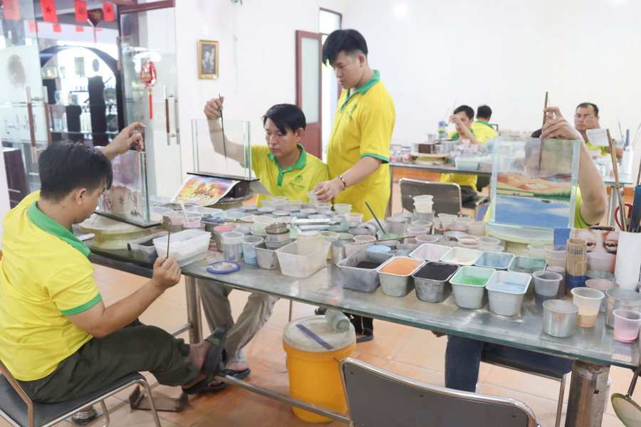 Xưởng vẽ tranh “không tiếng nói”