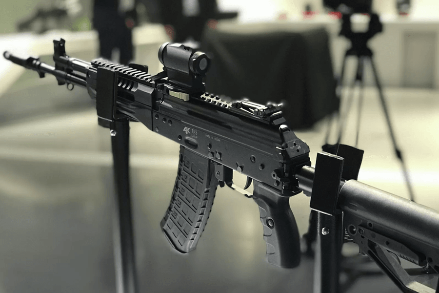 Nga bàn giao lô súng trường AK-12 cải tiến: Bước tiến hiện đại hóa vũ khí cá nhân